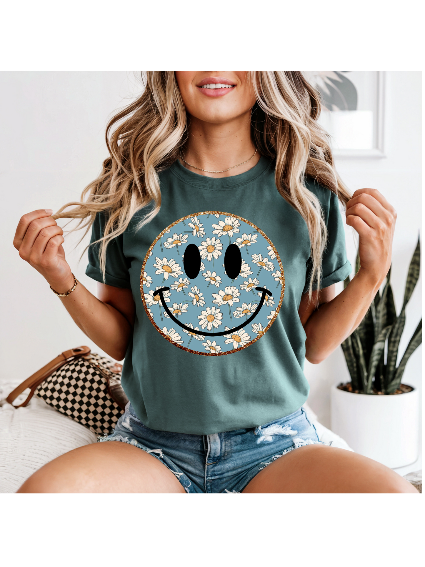 Daisey Smiley Face with Gold Glitter